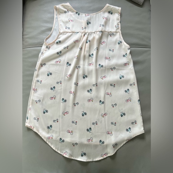 Size M bicycle print sleeveless blouse - business casual or office wear - Picture 3 of 3